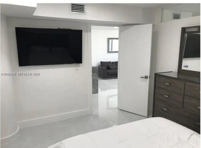 Building Photo - 3725 S Ocean Dr