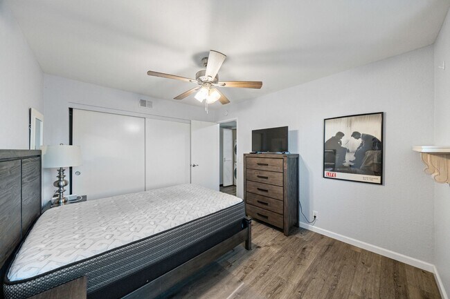 Building Photo - Mission Valley Beautiful Townhome Fully Furnished with A/C, Laundry + Parking