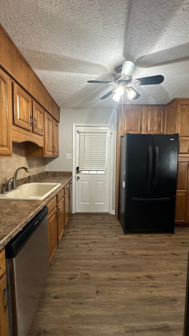 Building Photo - 4023 Summer Pl