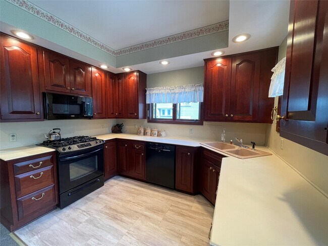 Building Photo - 68 Front St