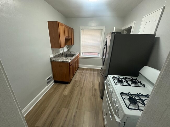 Building Photo - 7008 Plainfield Rd