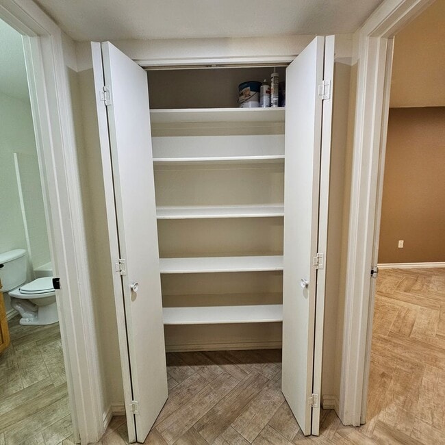 Building Photo - Spacious and Upgraded 2 Bedroom 2 Bath Pet...