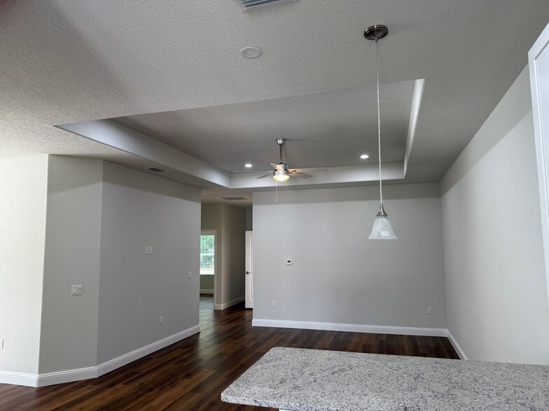 Building Photo - 9 Ullemay Ct