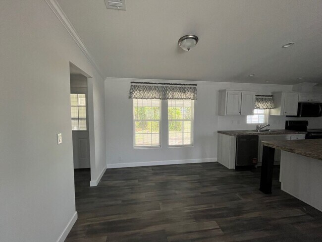 Building Photo - 173 Eland Dr