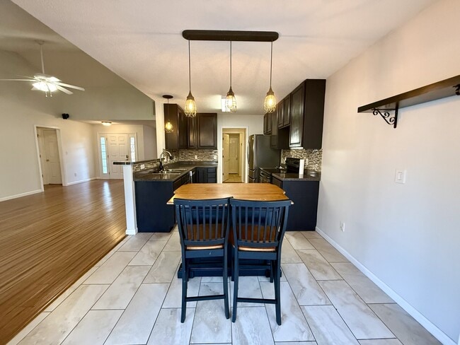 Building Photo - 254 Meadow Pathway Dr