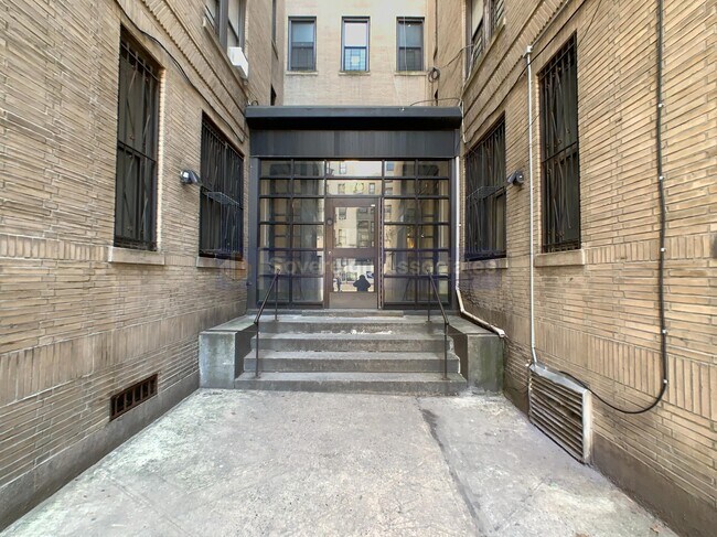 Building Photo - 270 Fort Washington Avenue