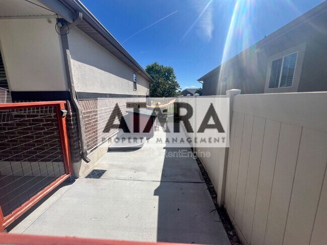 Building Photo - 1124 W 2850 S