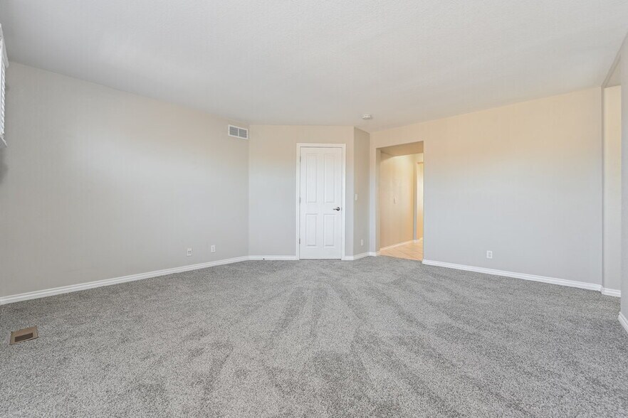 Building Photo - 4376 Foxberry Dr