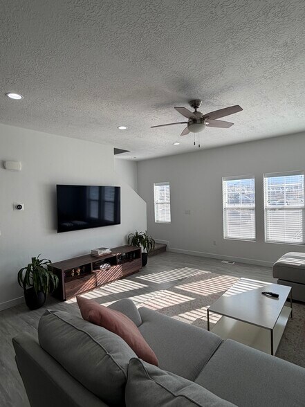 Building Photo - 356 N 750 E