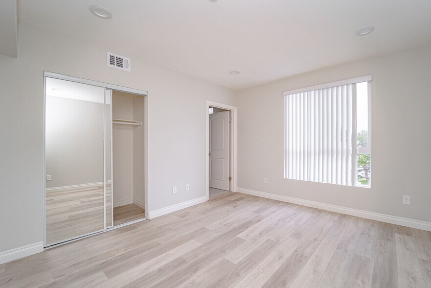 Building Photo - 6926 Morella Ave