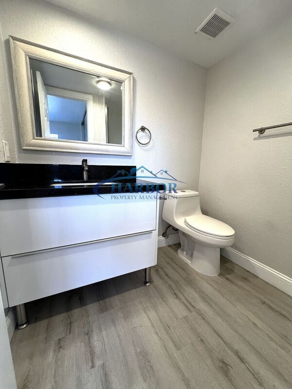 Building Photo - 1166 W 22nd St