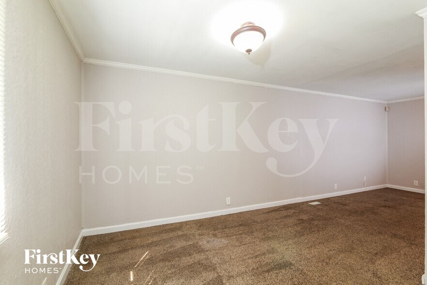 Building Photo - 6107 E 152nd St