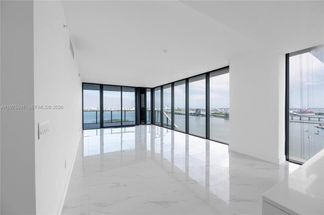 Building Photo - 700 NE 24th St