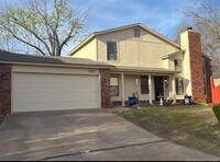 Building Photo - 3 bedrooms with 2 baths and great location