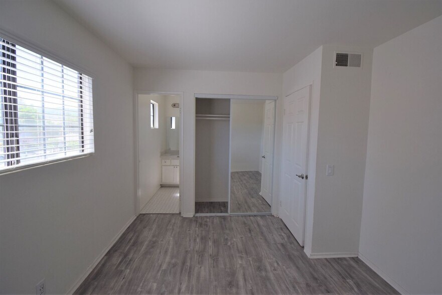 Building Photo - 24822 Walnut St