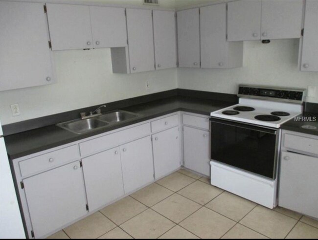 Building Photo - 3 Bedroom 1.5 Bathroom Home For Rent - Close to Downtown St Petersburg