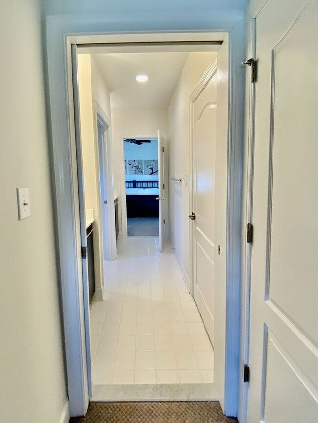 Building Photo - SIENA Place/PACKER PARK CORNER 4 Bedroom/2...