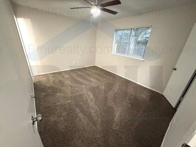 Building Photo - AVAILABLE NOW!!! Charming 3-bedroom, 1.5-bathroom house in Cedar Hill