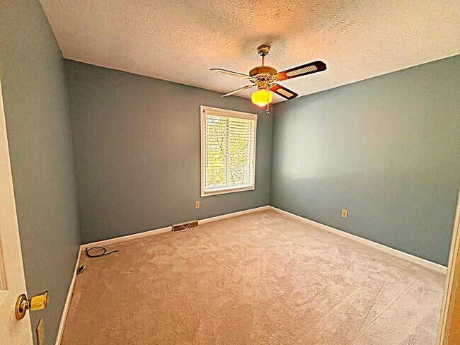 Building Photo - 5 The Corners