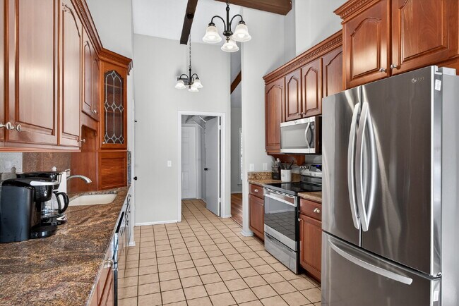 Building Photo - 5 Dorchester Ct