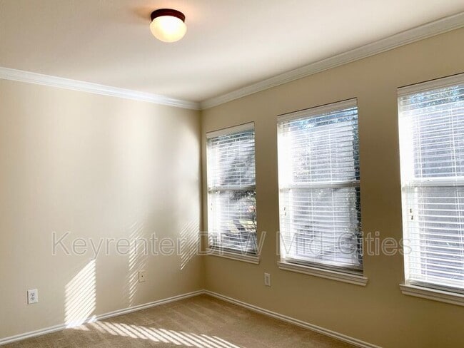 Building Photo - 2993 St Andrews Dr