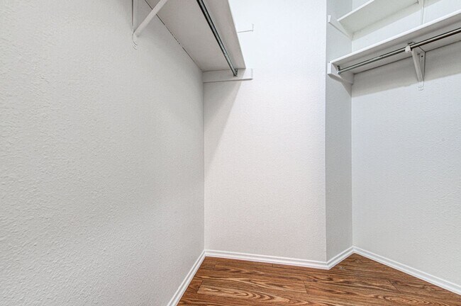 Building Photo - Move-In Ready Cherry Creek 3 Bedroom, 2 Bath!