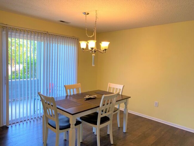 Building Photo - Furnished! Short Term Lease options. Breez...