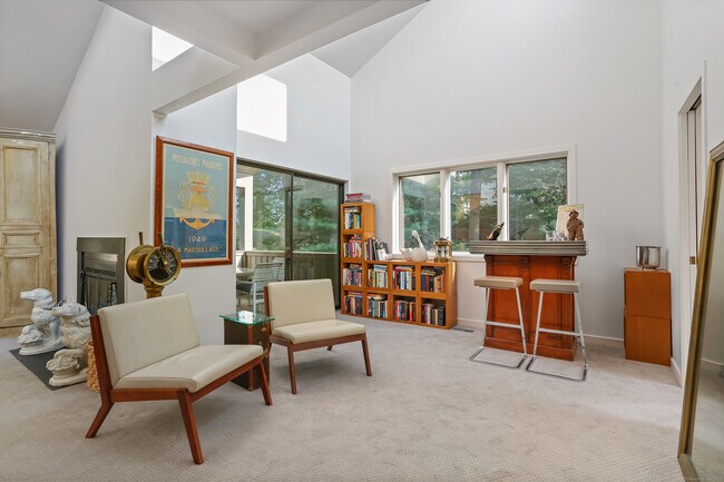 Building Photo - 61 Whitney Glen Dr