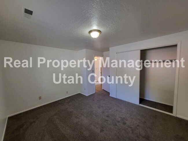 Building Photo - 1146 W 100 N