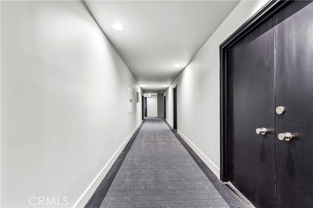 Building Photo - 818 N Doheny Dr