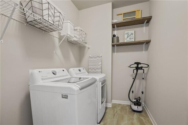 Building Photo - 7057 Br Crk Cv