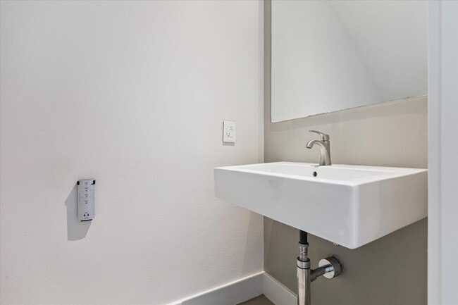 Building Photo - 1222 Marconi St