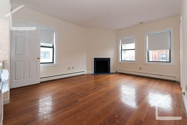 Building Photo - 9/1 No Fee! Charming, cozy Studio near Longwood/Fenway/Kenmore