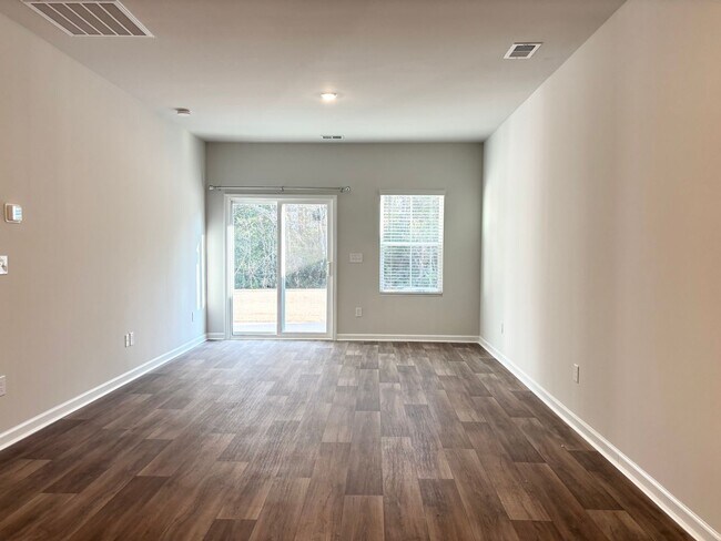 Building Photo - ABSOLUTELY BEAUTIFUL BRAND-NEW BUILD TOWNHOME