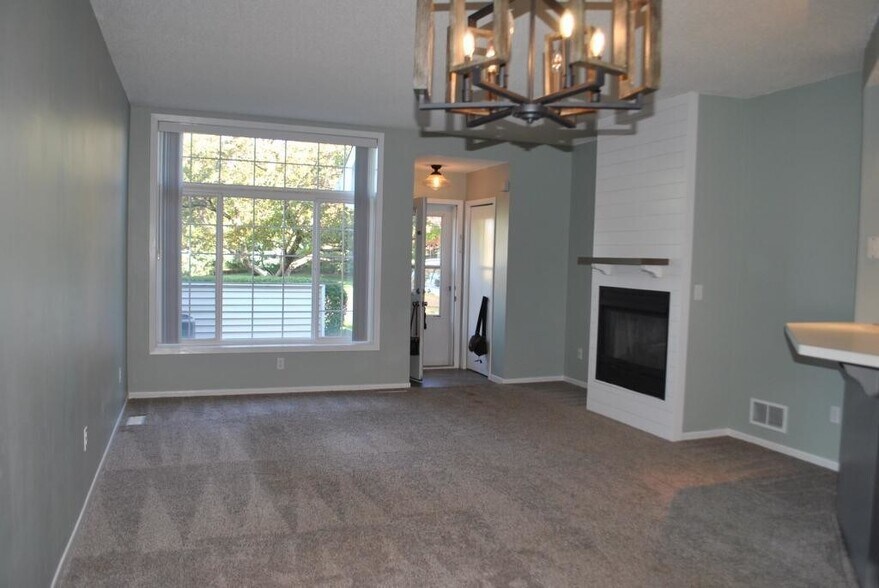 Living Room - 9305 Turnberry Alcove