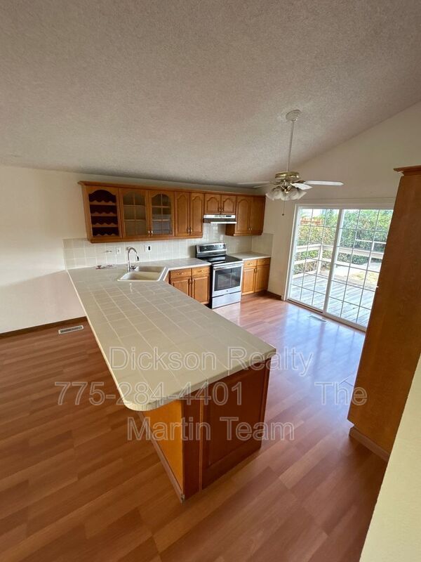 Building Photo - 306 E Quail St