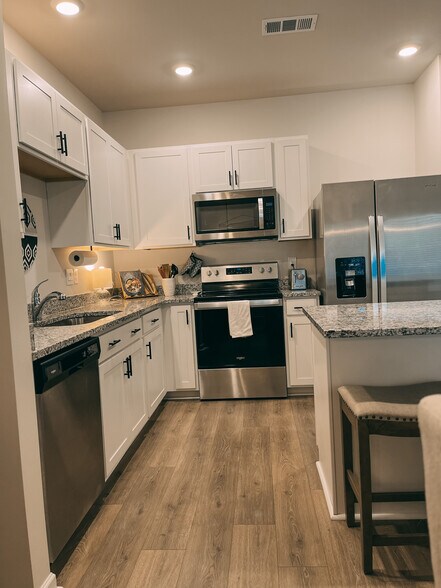 Kitchen - 223 Catherine Ln