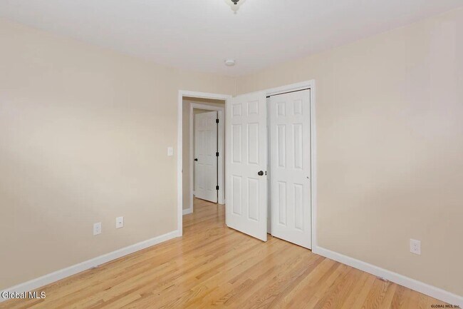 Building Photo - 614 Park Ave