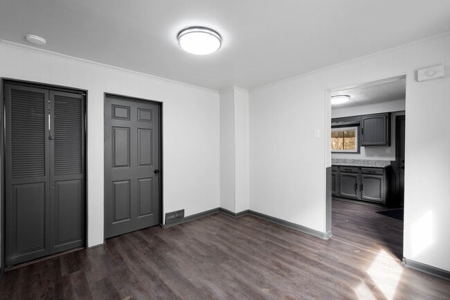 Building Photo - Stunning 3 bedroom home in McKees Rocks available May 1!