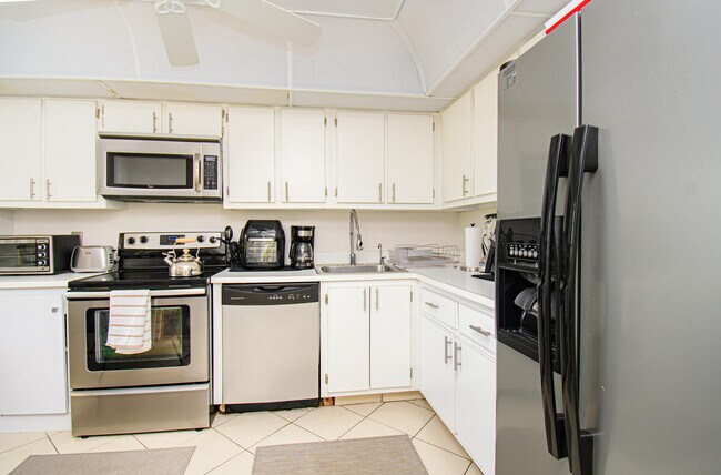 Building Photo - 8334 Cypress Ln