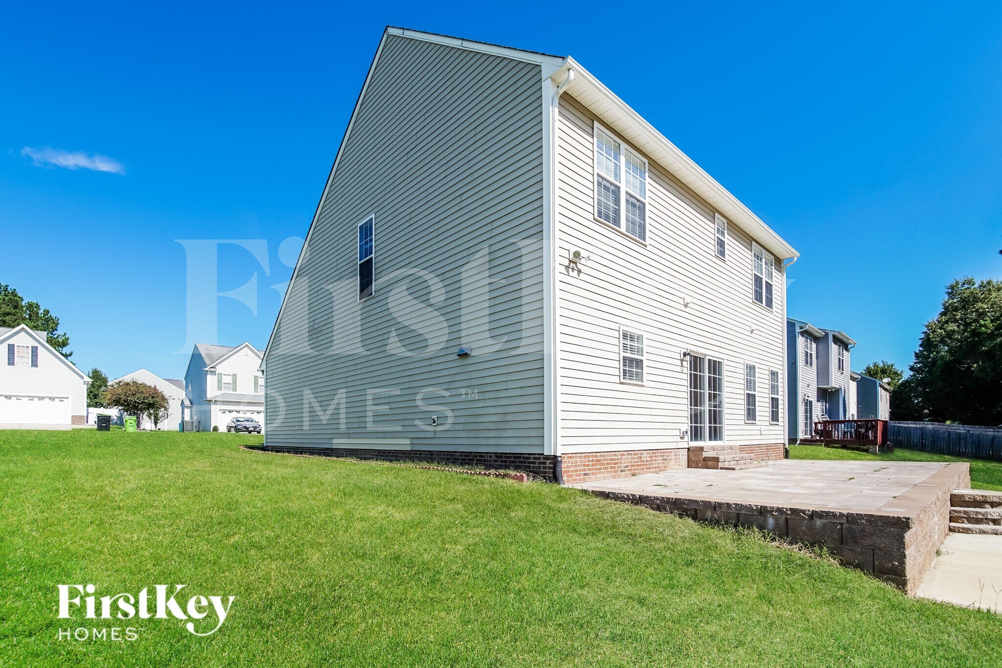 Building Photo - 925 Troubadour Ln