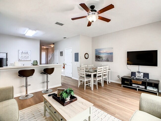 Building Photo - 2314 Silver Palm Dr