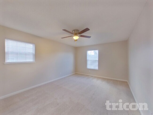 Building Photo - 131 Quiet Grove Dr