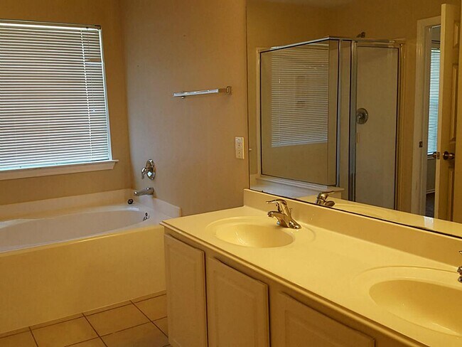 Building Photo - 111 Gallery Cove Ct