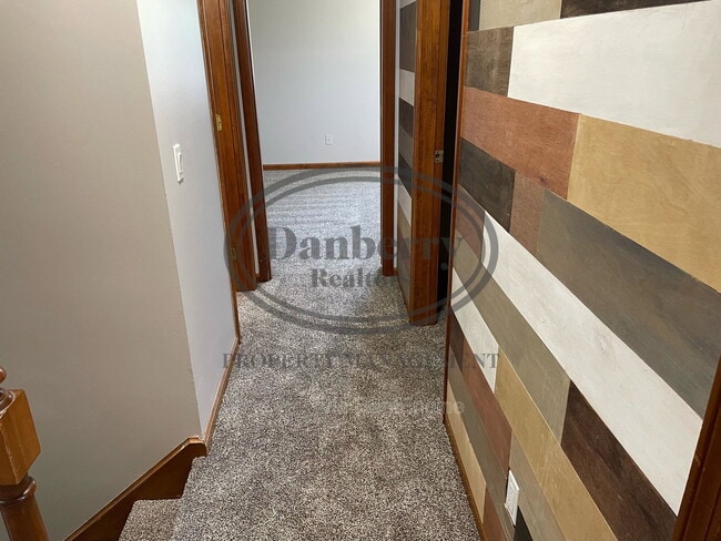 Building Photo - 3018 Gleneagle Dr