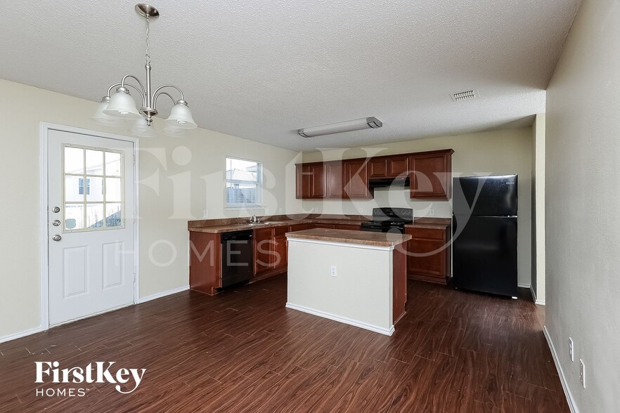 Building Photo - 3824 Bandera Ranch Rd