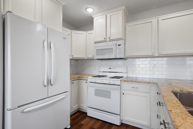 Building Photo - 1376 Alpine Way