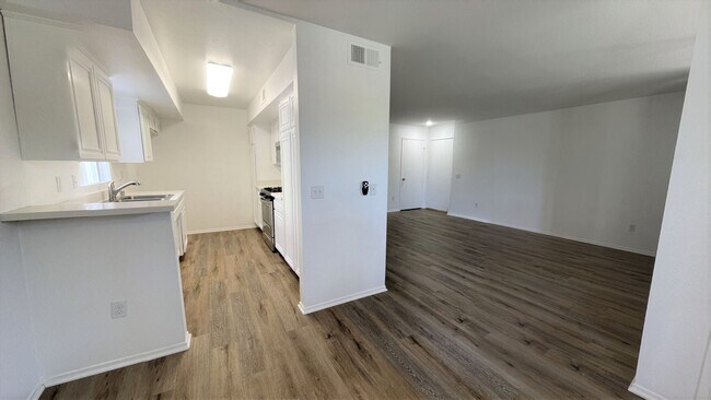 Building Photo - 5300 Kester