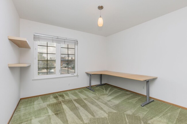 Building Photo - 1057 Iris Ave
