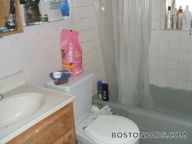 Building Photo - 126 Warren St